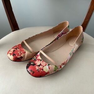 Gucci floral print leather flats